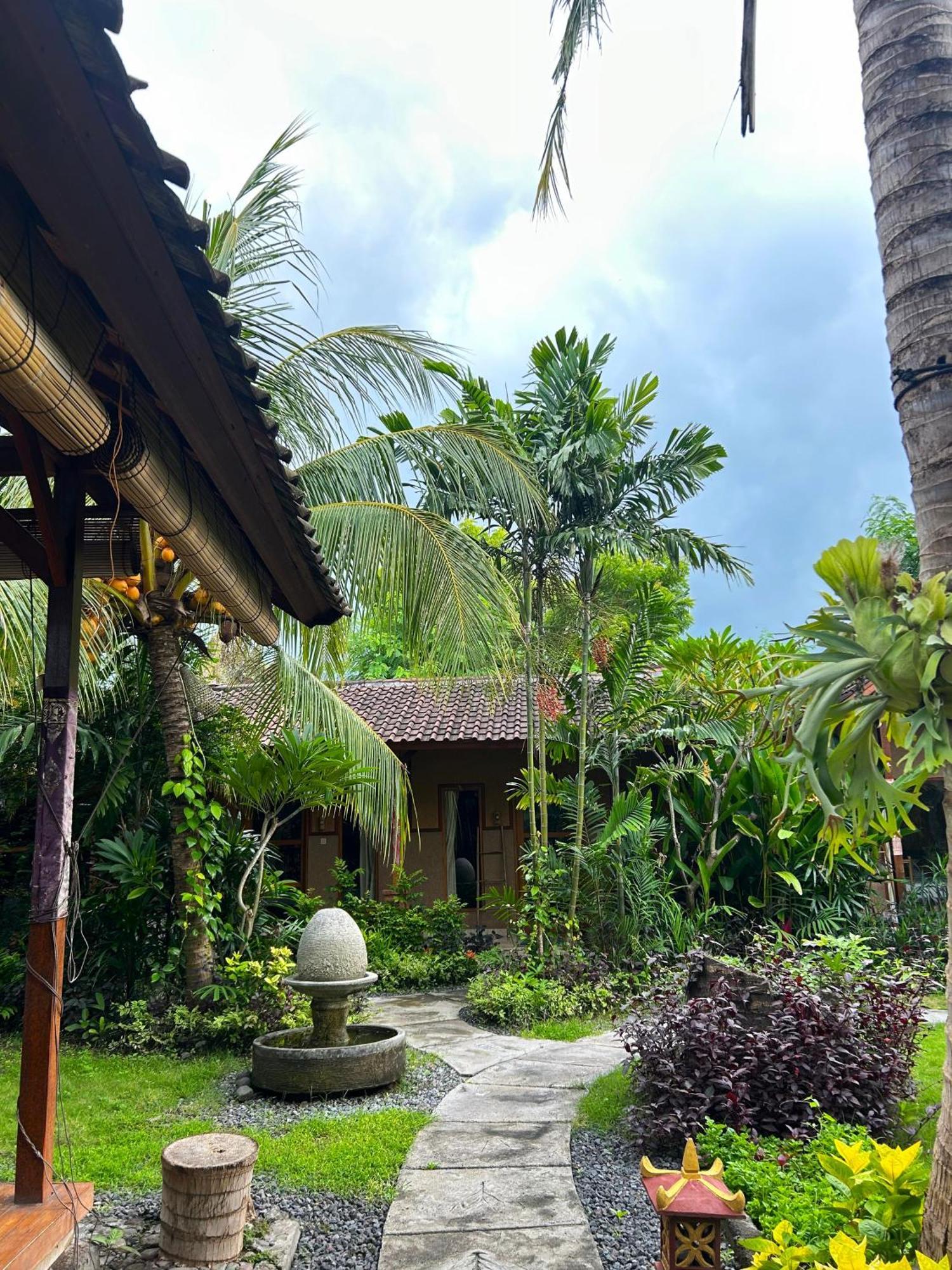 Hotel Toke Menjangan Banyuwedang Exterior foto