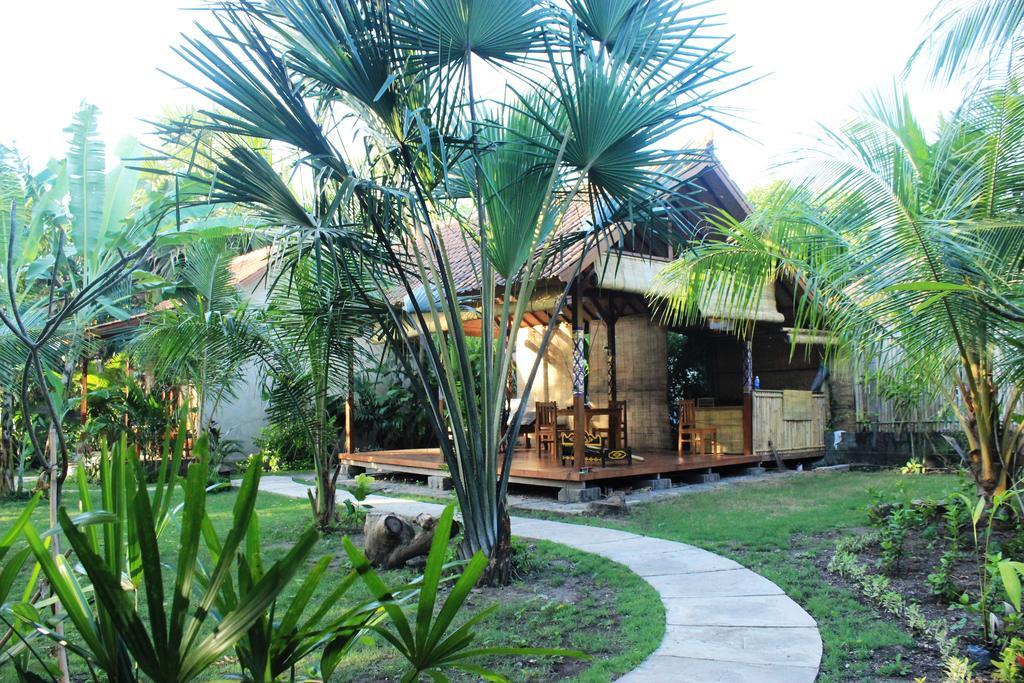 Hotel Toke Menjangan Banyuwedang Exterior foto